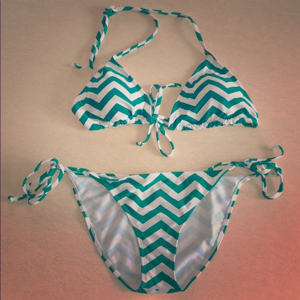 B. Split Triangle Stripe Bikini Size medium